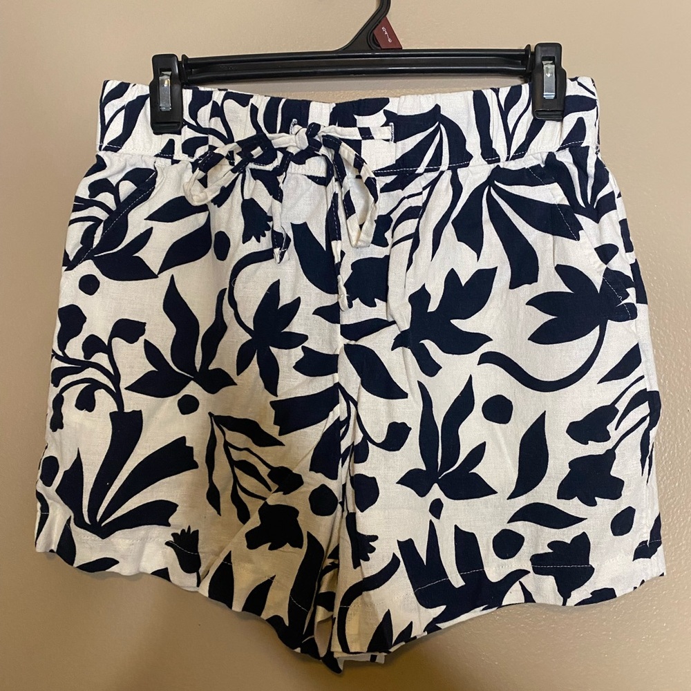Time and Tru Blue and White Leaf Print Shorts
